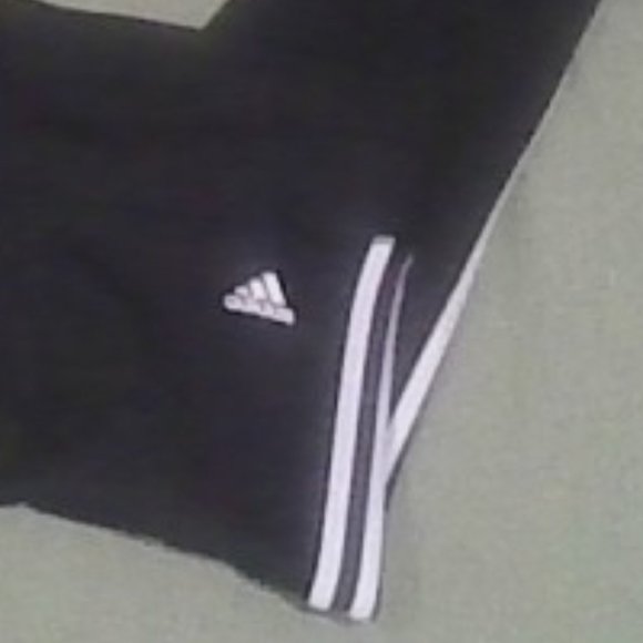 Adidas: XL adidas Capris - Picture 4 of 4